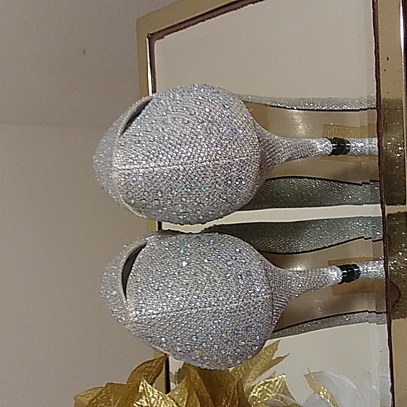 Pierre Dumas, size 10m, color silver with rhinestone. - Picture 2 of 4